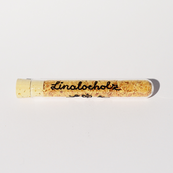 Linaloeholz. "Abwehrstärkend".